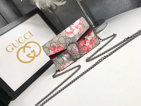 激安グッチバッグコピー背面デザイン